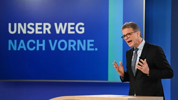 Feilt an der &laquo;Deutschen Bank 3.0&raquo;: Deutsche-Bank-Chef Christian Sewing - &copy; Arne Dedert/dpa