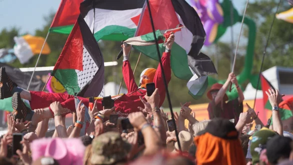 Auch das nordirische Hip-Hop-Trio Kneecap ist wegen &auml;hnlicher Vorw&uuml;rfe in die Kritik geraten. - &copy; Yui Mok/PA Wire/dpa