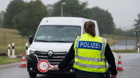 140 Tage nach Start der Grenzkontrollen an allen deutschen Grenzen zieht die Bundespolizei Bilanz. (Archivbild) - © Paul Glaser/dpa