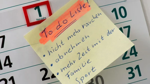 Gute Vorsätze fürs neue Jahr: Gewohnheiten zu ändern, erfordert Motivation und die richtige Strategie. - © Arno Burgi/ZB/dpa