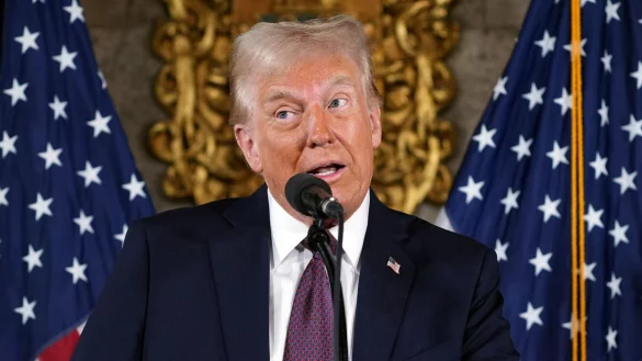 Trump hatte auf einer Pressekonferenz den Einsatz des US-Militärs nicht ausgeschlossen, um Kontrolle über den Kanal zu erlangen. - © Evan Vucci/AP/dpa