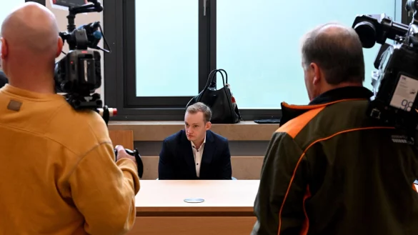 Der Angeklagte will ausdr&uuml;cklich nicht gepixelt werden. &laquo;Er hat nichts falsch gemacht&raquo;, sagt seine Anw&auml;ltin. - &copy; Felix H&ouml;rhager/dpa