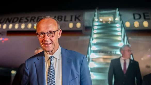 Kanzler Merz ist zu seinem 17-st&uuml;ndigen Antrittsbesuch in Washington gelandet. - &copy; Michael Kappeler/dpa