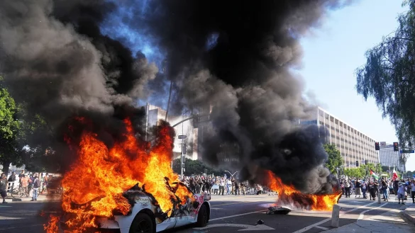 Am Rande der friedlichen Proteste kam es auch zu Zusammenst&ouml;&szlig;en mit der Polizei. - &copy; Jae C. Hong/AP/dpa