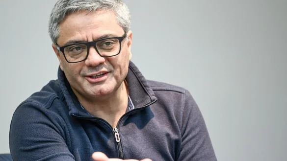 Der iranische Filmemacher Mohammad Rasoulof bringt die Themen Flucht und Exil auf die Theaterbühne in Berlin. (Archivbild) - © Jens Kalaene/dpa