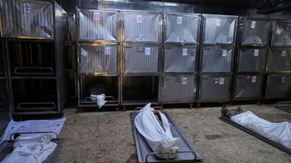 Aus dem Gazastreifen hat es erneut Berichte über Dutzende Tote gegeben. - © Jehad Alshrafi/AP/dpa