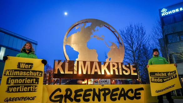 Greenpeace fordert von Merz, an Heizungsgesetz und Verbrenner-Aus festzuhalten. - © Kay Nietfeld/dpa