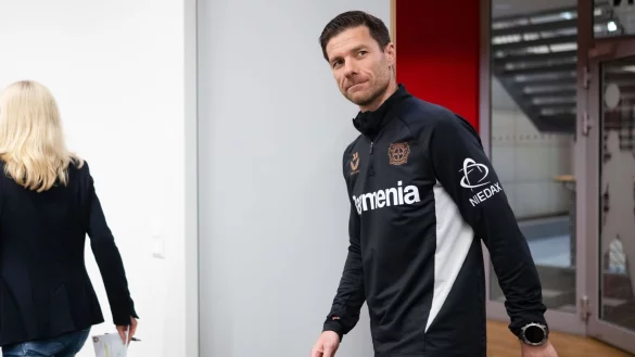 Wer wird in Leverkusen Nachfolger von Xabi Alonso? - © Marius Becker/dpa