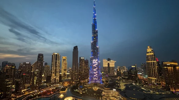 Auch von Reisen nach Dubai rät das Auswärtige Amt wegen der Eskalation im Nahen Osten ab. - © Altaf Qadri/AP/dpa