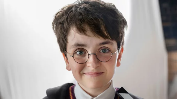 Dominic McLaughlin spielt Harry Potter. - © Aidan Monaghan/HBO via AP/dpa