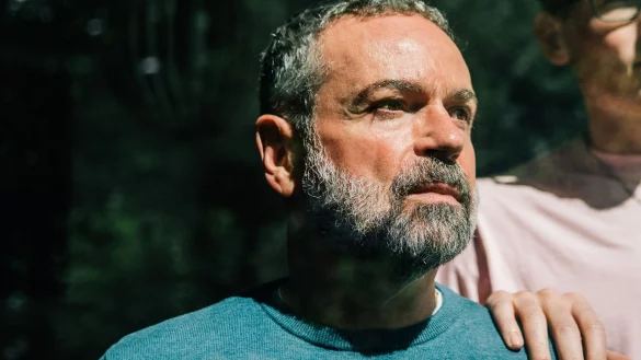 Sich gleichzeitig auf den eigenen Job und die Pflege einer nahestehenden Person zu konzentrieren, kostet enorm viel Kraft. - © Zacharie Scheurer/dpa-tmn