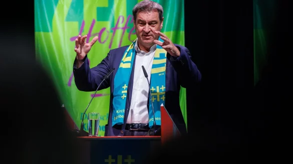 Nach katholischer und evangelischer Kritik am Kurs der Union in der Migrationspolitik hatte Söder eine Mahnung an die Kirchen gerichtet. (Archivbild) - © Daniel Karmann/dpa