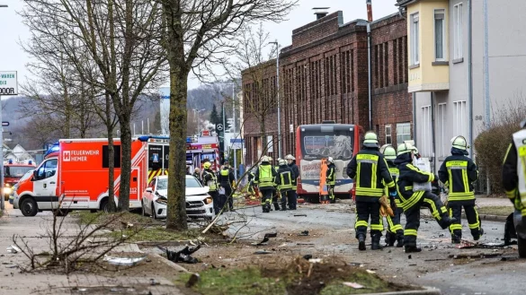Mehrere Personen sind schwer verletzt worden. - © Alex Talash/dpa