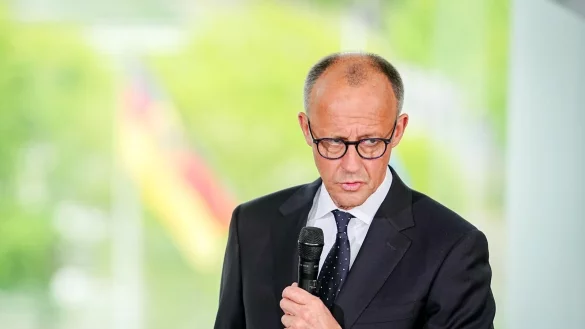 Merz hat erstmals seit seinem Amtsantritt mit Trump telefoniert. - © Kay Nietfeld/dpa