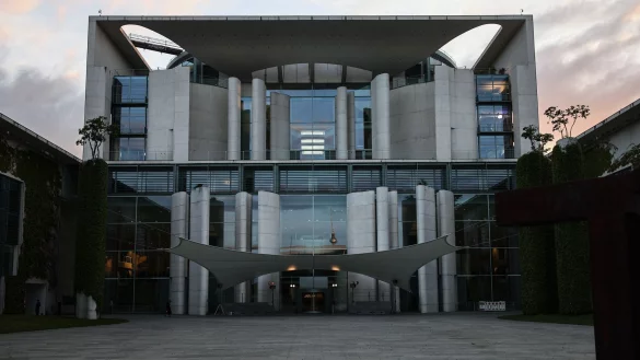 Im Bundeskanzleramt wird am Abend noch beraten. (Archivbild) - &copy; Hannes P. Albert/dpa