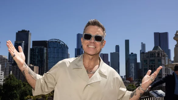 Der Superstar ist gerade in Australien auf Promo-Tour für sein Biopic «Better Man». - © Diego Fedele/AAP/dpa