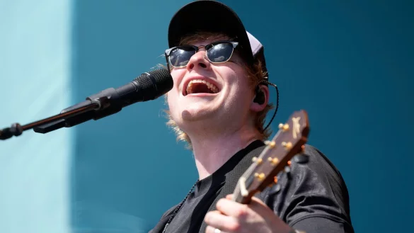 Ed Sheeran verwendet in seiner neuen Single auch ein persisches Wort. (Archivbild) - © Wilfredo Lee/AP/dpa