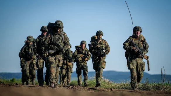 Deutschland soll seine militärischen Fähigkeiten in den kommenden Jahren nach dem jüngsten Stand der Aufrüstungspläne der Nato deutlich ausbauen. (Archivbild) - © Kay Nietfeld/dpa