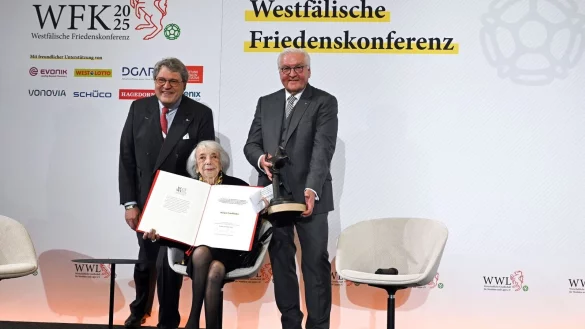Margot Friedländer erhält eine besondere Auszeichnung - © Federico Gambarini/dpa Pool/dpa