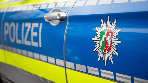 Eine 95 Jahre alte Frau hat in Bonn die Polizei per Notruf alarmiert. (Symbolbild) - © Friso Gentsch/dpa