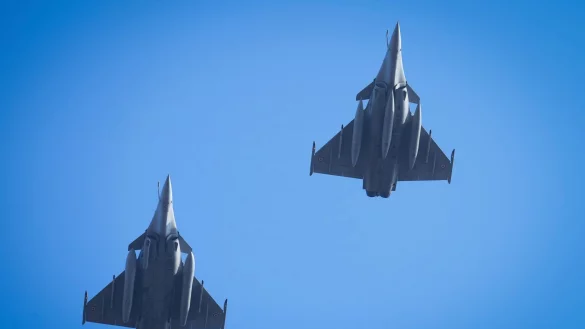 Die EU will in den kommenden fünf Jahren Milliardensummen für Aufrüstung mobilisieren. (Archivbild) - © Sergei Grits/AP/dpa