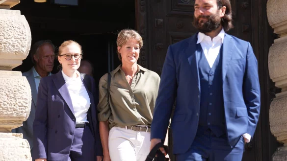 Nach stundenlanger Befragung verl&auml;sst Christina Block das Gerichtsgeb&auml;ude. - &copy; Marcus Brandt/dpa