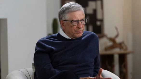 Bill Gates brachte in den vergangenen Jahren einen großen Teil seines Vermögens in seine wohltätige Stiftung ein. (Archivbild) - © Jae C. Hong/AP/dpa