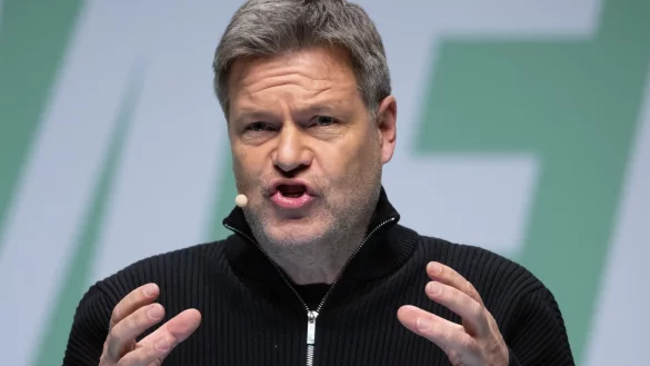 Habecks Formulierungen zur Migration haben Widerstand ausgelöst in den eigenen Reihen. - © Boris Roessler/dpa