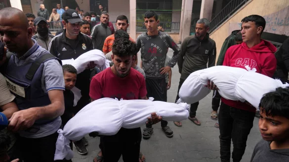 Bei einem israelischen Angriff in der Stadt Gaza hat es laut dem von der Hamas kontrollierten Zivilschutz mindestens 13 Tote gegeben. - &copy; Jehad Alshrafi/AP/dpa