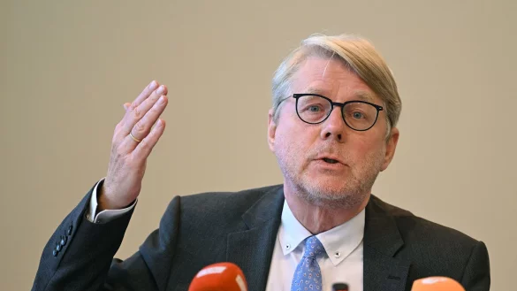 Bamf-Chef sorgt mit Forderung nach Asylwende für Wirbel. (Archivbild) - © Soeren Stache/dpa