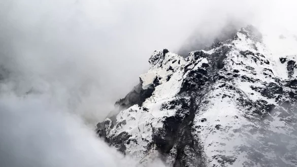 Bereits mehrere Millionen Kubikmeter Stein sind abgebrochen. - © Jean-Christophe Bott/KEYSTONE/dpa