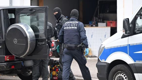 Auch in Weil der Stadt bei Stuttgart waren die Beamten im Einsatz. - &copy; Bernd Wei&szlig;brod/dpa