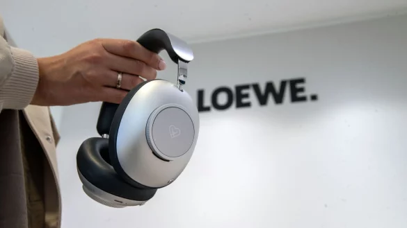 Loewe pr&auml;sentiert seinen ersten Kopfh&ouml;rer im Luxussegment. - &copy; Pia Bayer/dpa