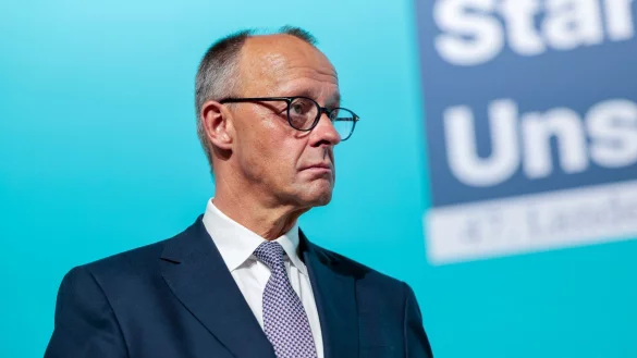 Kanzler Merz pocht auf einschneidende Sozialreformen. (Archivbild) - © Thomas Banneyer/dpa