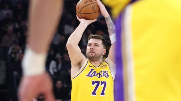 Muss bei den Lakers erst noch richtig ankommen: NBA-Star Luka Doncic. - © Rob Gray/AP/dpa