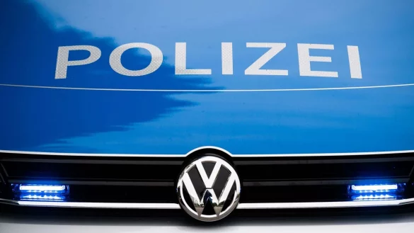 Nach einem Anruf, in dem ein Anschlag angedeutet wurde, hat die Polizei in Stelle im Landkreis Harburg einen 30-j&auml;hrigen Mann festgenommen. (Symbolbild) - &copy; Lino Mirgeler/dpa