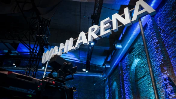 Die Kanzlerkandidaten beantworten in der ARD-Sendung live nacheinander die Fragen eines repräsentativ ausgewählten Publikums - © Kay Nietfeld/dpa