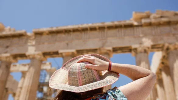 Trotz Hitze: Ein Besuch auf der Akropolis lockt immer. - &copy; Socrates Baltagiannis/