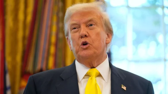 Die seit langem verfeindeten Republiken Armenien und Aserbaidschan haben sich nach Angaben von US-Präsident Donald Trump zu einem «Friedensgipfel» in Washington bereit erklärt. - © Mark Schiefelbein/AP/dpa