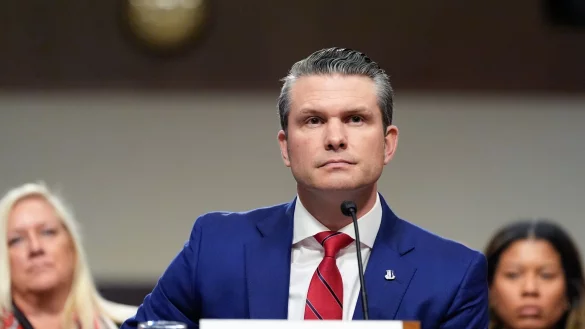 Gegen Donald Trumps umstrittenen Wunschkandidaten für die Spitze des US-Verteidigungsministeriums sind neue Missbrauchsvorwürfe laut geworden. (Archivbild) - © Alex Brandon/AP/dpa