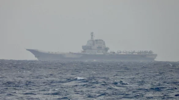 Taiwans Militär entdeckte den chinesischen Flugzeugträger «Shandong». - © Uncredited/Ministry Of National Defense Taiwan/dpa