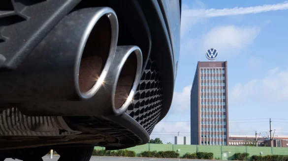Der Dieselskandal kostete VW bereits Milliarden. Ein Bu&szlig;geld wegen Datenschutzverst&ouml;&szlig;en bleibt den Wolfsburger nun aber erspart. (Archivfoto) - &copy; Julian Stratenschulte/dpa