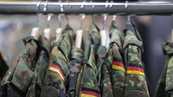 Drei Viertel aller extremistischen Verdachtsfälle bei der Bundeswehr kommen aus dem Bereich Rechtsextremismus. (Archivbild) - © Oliver Berg/dpa