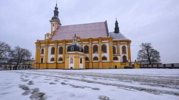 Auch im Osten könnte der Schnee bei den tiefen Temperaturen länger liegen bleiben. - © Patrick Pleul/dpa
