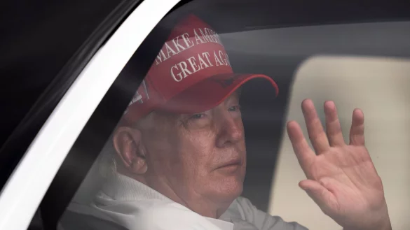 Trump droht Teheran - © Manuel Balce Ceneta/AP/dpa