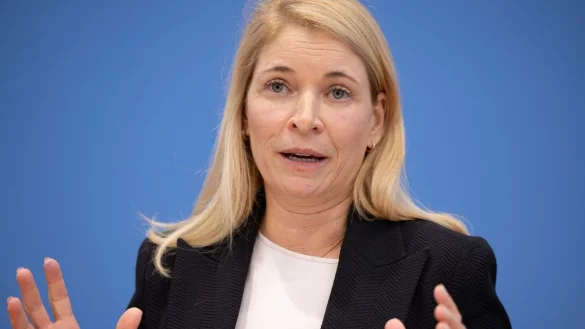 Evelyn Palla leitete bisher die Bahnsparte DB Regio - und wird nun Chefin der Deutschen Bahn als erste Frau in der Konzerngeschichte. (Archivbild) - &copy; Andreas Gora/dpa