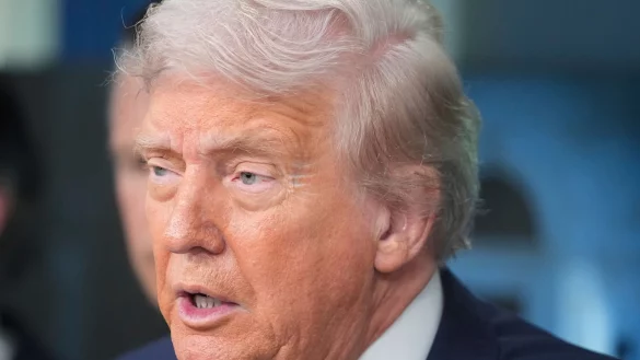 US-Präsident Trump will doch keine Zölle auf Gold erheben. - © Mark Schiefelbein/AP/dpa