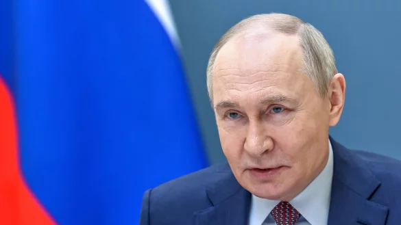 Kremlchef Putin lässt weiter die gesamte Welt auf sein Kommen warten. (Archivbild) - © Alexander Kazakov/Pool Sputnik Kremlin/AP/dpa