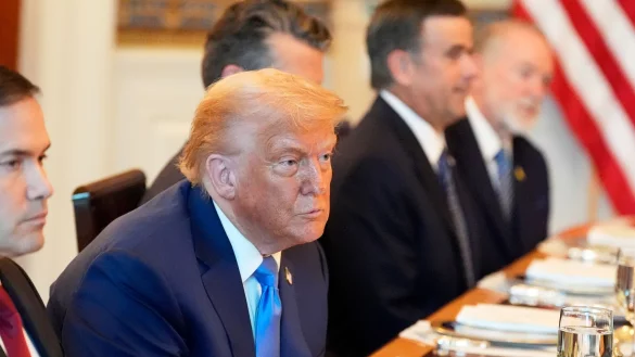 US-Präsident Donald Trump will sich in Sachen Zölle nicht festlegen. - © Alex Brandon/AP/dpa