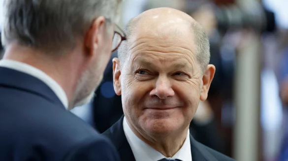 Die EU-Führungsspitzen berieten darüber, wie mehr Geld in europäische Rüstung investiert werden kann. - © Geert Vanden Wijngaert/AP/dpa